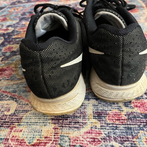Nike Black and White Women's Running Shoes - Picture 4 of 9